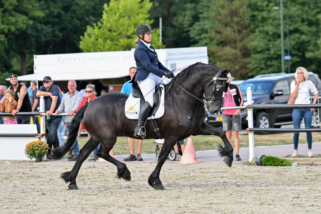 r4 Hovenierwester Aalwina (Ulke 338) met Linda Wester-0830-20220827