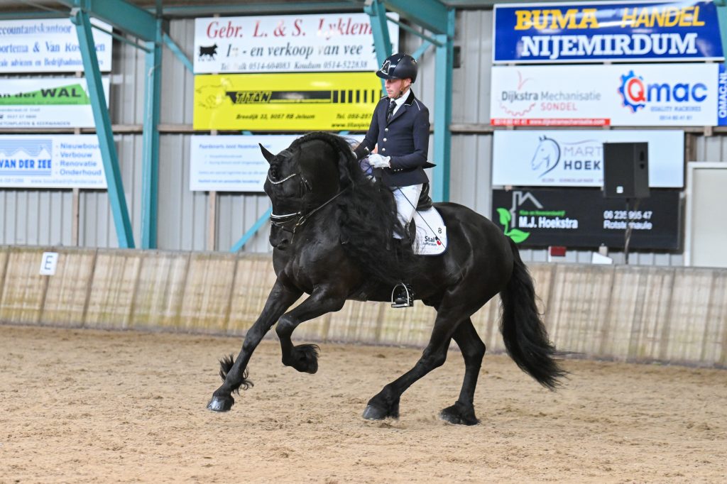 Hendrik fan ‘e Ridderdijk (Alwin 469 x Gjalt 426) met Jelmer Ketelaar-5994-20240618