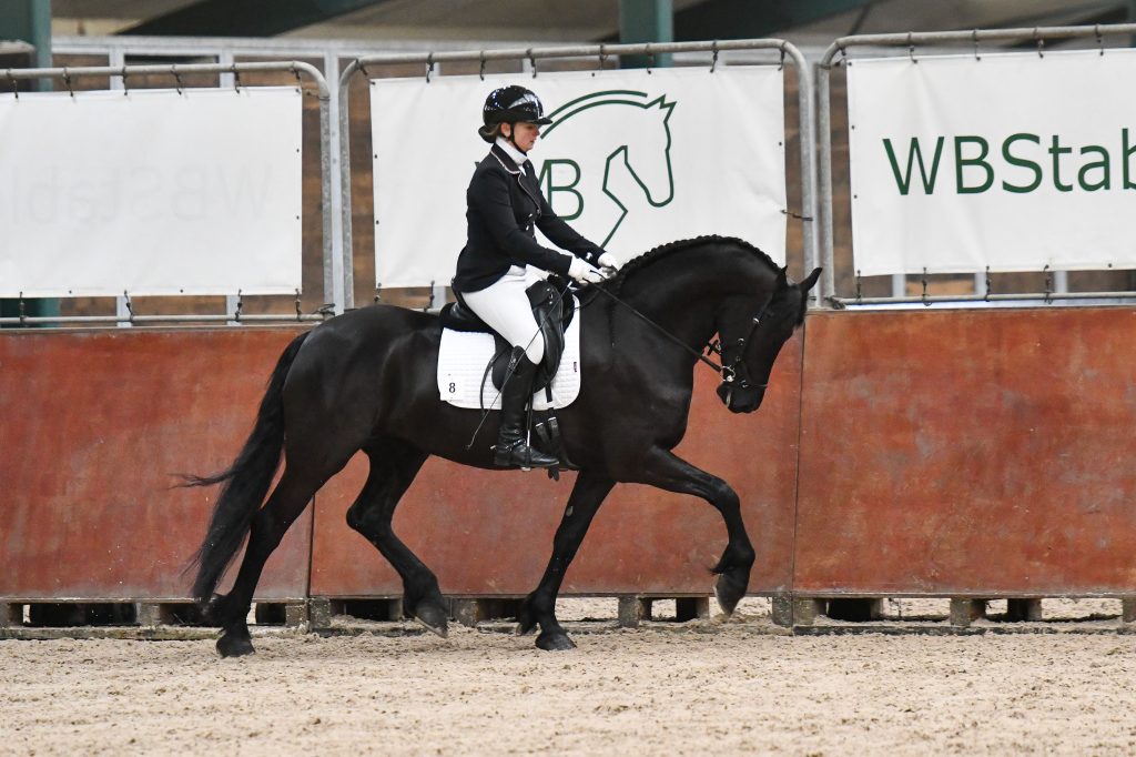 Djoeke fan Kippenburg (Markus 491 x Andries 415) met Lisanne Veenje-0757-20220224