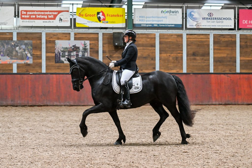 Aukje van de Marne (Alke 468 x Arjen 417) met Monique Brandsma-9811-20250129